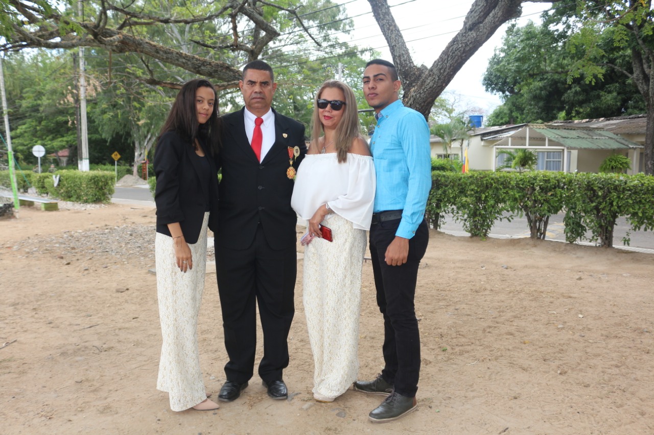 Ana María Mendivil, sargento mayor de Comando Odimar Mendivil, Jacqueline Sánchez y Rey Mendivil.